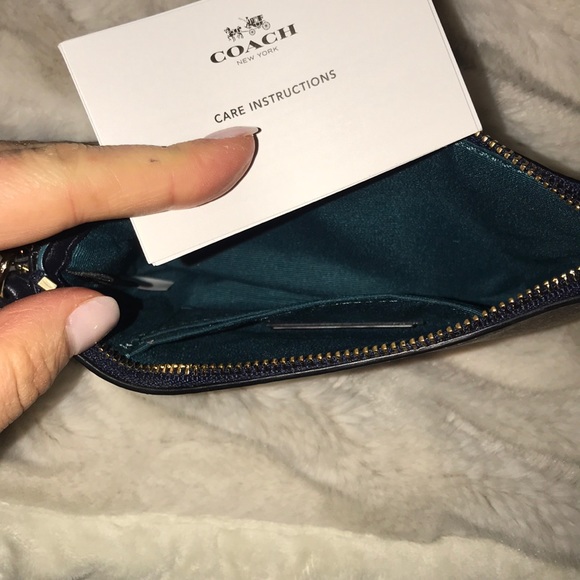 Coach wristlet - Picture 3 of 3